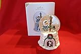 Hallmark QXE3313 Frosty Friends Snow Globe Water Globe
