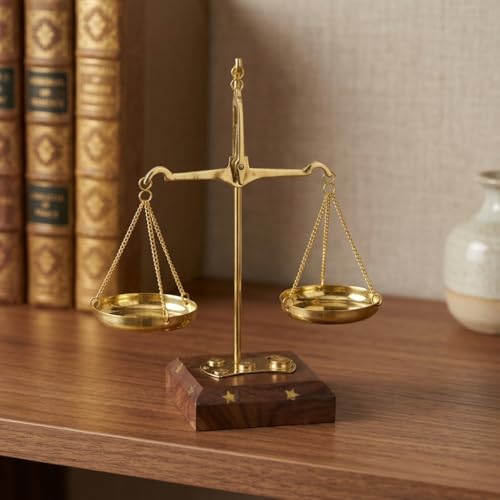 Báscula decorativa balance de latón y madera compacta miniatura 4