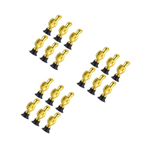 Mini trophées plastique dorés pour récompenser tout le monde sans casser votre budget