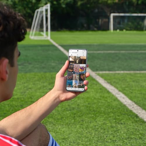 Seitenansicht des wassergeschützten Redmi Note 15 (IP68/IP69) mit Aluminium-Rahmen und microSD-Slot für erweiterbaren 12...