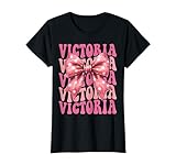victoria casal couture sac Célébrez votre style avec ce nœud coquette personnalisé Victoria conçu pour les femmes, les adolescentes et les filles qui aiment les tendances féminines mignonnes. Parfait pour les tenues quotidiennes, les sorties décontractées, les anniversaires, ou toute personne embrassant le nœud coquette rose.