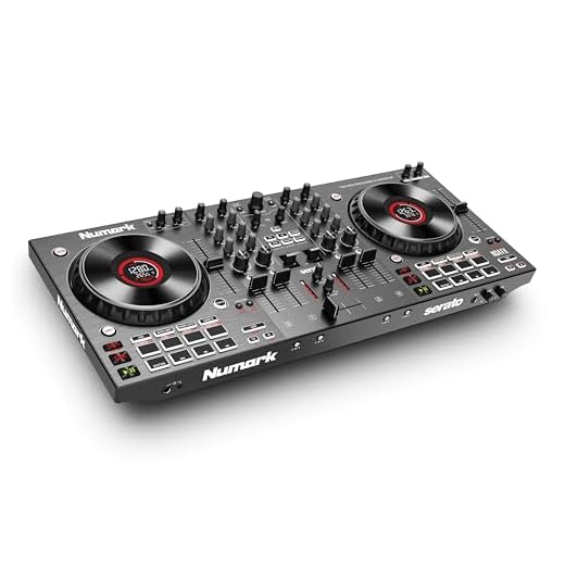 Numark NS4FX – 4-Kanal DJ Controller Pult, Touch-Jogwheels mit Display, Pads und Effekten, Booth- und Main-Ausgänge, Serato DJ Lite enthalten