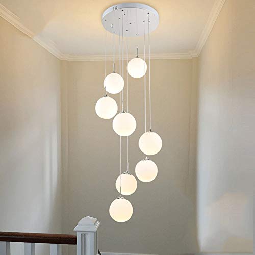 Chandelier LED minimaliste pour remplacer un éclairage de salle fade et sombre