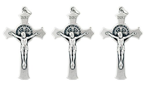Crucifijo San Benito colgante de metal con acabado plateado clásico para protección