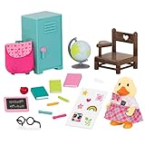 Kelly aus der Quickquack Entenfamilie geht jetzt in die Schule! Das Klassenzimmer Accessoire Set aus der Honeysuckle Hollow Welt der Li’l Woodzeez: enthält Entenfigur Kelly, Schuluniform, Brille, Schulranzen, Stuhl, Apfel, Globus, Schließfach, Sticker, 3 Bücher, 2 Stifte, 2 Textmarker