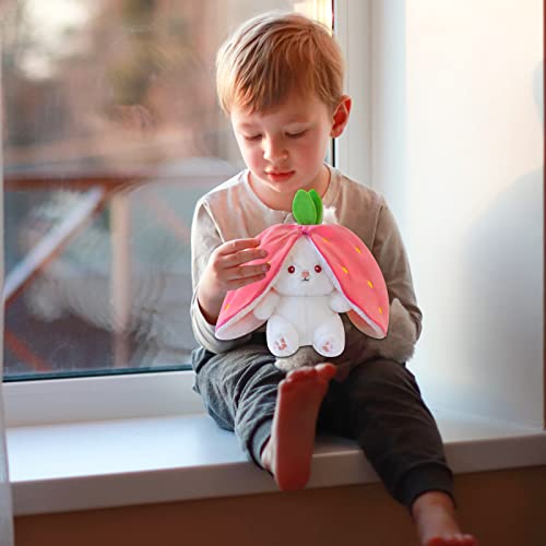 VOSSOT Hasen Verstecken, Erdbeerhasen Kissen Plüschtier, Osterhase Gefülltes Plüschtier Hase, Hasenpuppe, Hasenplüsch, Hasenplüschtier, Eingewickelt in Erdbeergeschenke, 18 cm Hoch (Kaninchen)