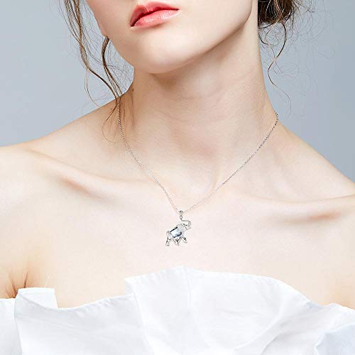 Collier pendentif animal en cristaux : idéal pour vos soirées