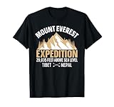 Questa maglietta vintage Mount Everest sarà ammirata da bambini, ragazzi, ragazze, bambini e giovani che amano gli sport invernali e lo sci. Chiunque ami le montagne e la vita all'aria aperta vorrà possedere questa maglietta. Una grande maglietta per l'abbigliamento di qualsiasi sciatore.