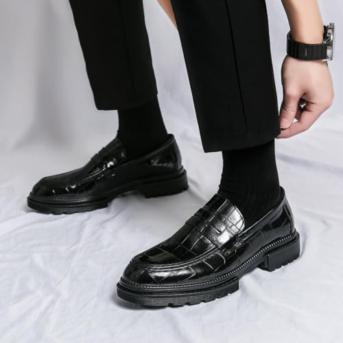 Zapatos de vestir slip-on tipo mocasín de charol moderno con tacón bajo para hombre 3
