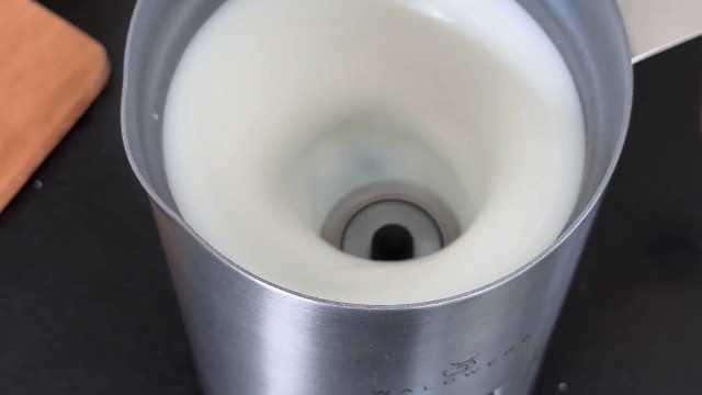 Mousseur à Lait électrique Waldwerk - Inox 304, Poignée Chêne, 3 Fonctions (chaud/froid/chocolat), Sans Goutte - 13