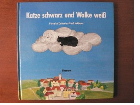 Katze schwarz und Wolke weiß