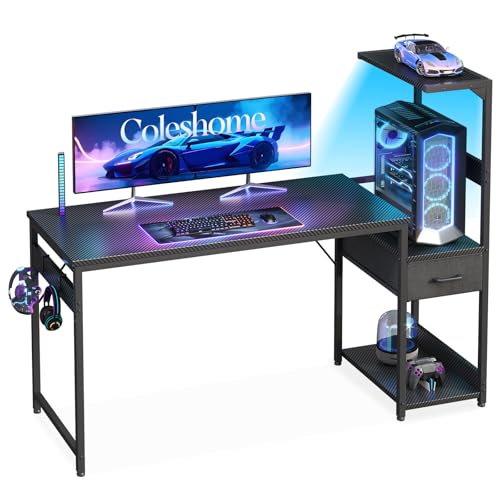 Coleshome Escritorio Gaming con Iluminación LED, 138×48cm Mesa Gaming con Cajones y Estanteria, Mesa Gamer Reversible con Gancho para Cascos, Negro Fibra de Carbono