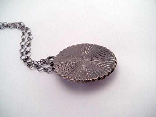 Miniatura 3 de Black and White Cameo Necklace Pendant on Scalloped Lace Bezel on 18 Inch Chain