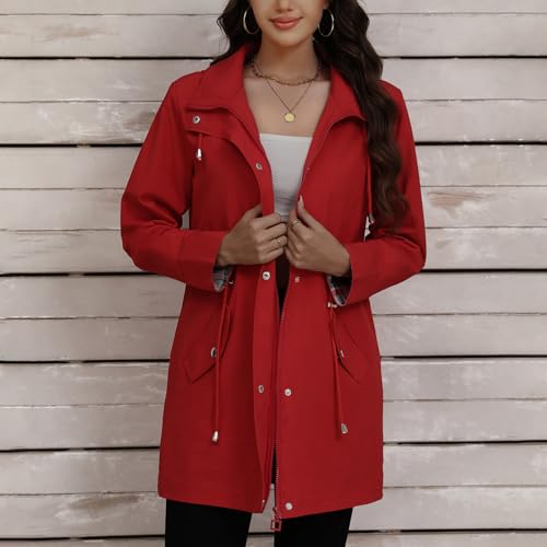 Veste de randonnée femme protégeant du vent lors de vos marches