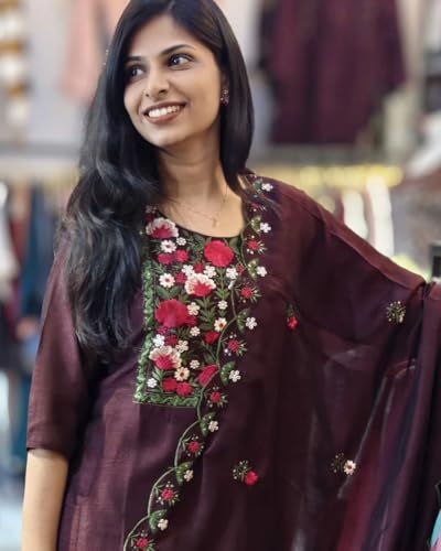 Image of Women's Embroidered Floral Kurta Set, Emerald with Red Roses, 3 /4 Sleeve (in, Alpha, 2XL, Regular, graphe)
