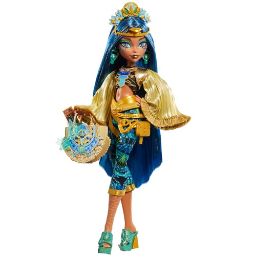 Monster High Monster Fest Cleo de Nile, Muñeca Momia con Top de Flecos Dorados, Pantalones Joya y Accesorios con temática de Festival, Juguete Regalo para niños y niñas +4 años, HXH81