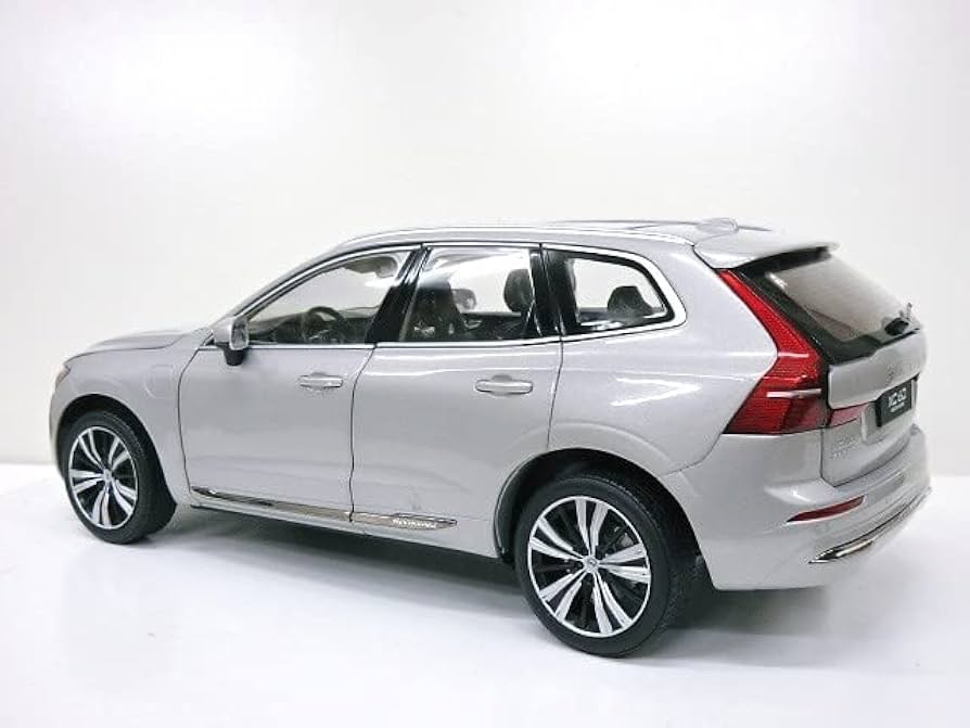 ボルボ XC60 ホワイト 1/18 スケール 1/18 Scale VOLVO XC60 2018 White Diecast Car Model