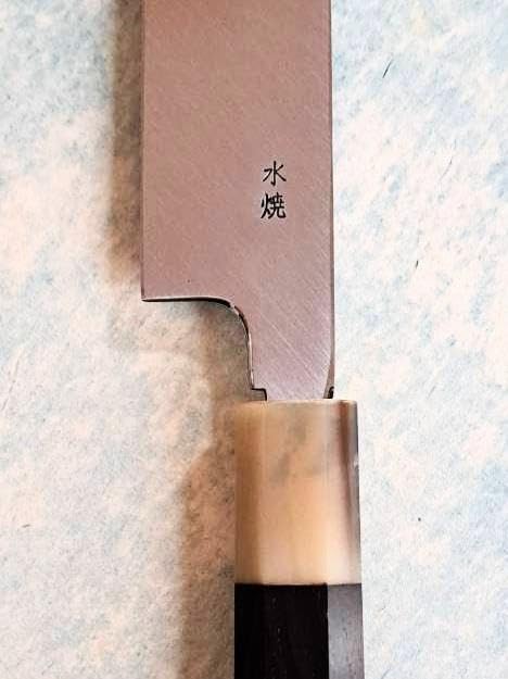 Amazon.co.jp: 和包丁柳刃 高鳳水本焼 富士波平鏡面 白変わり水牛黒檀