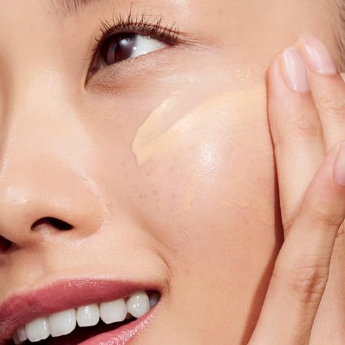 Clinique Even Better Clinical Vitamin Makeup Skin Tint Foundation SPF 50 With Vitamin C, Vitamin E + Vitamin B3 | Light Coverage + Radiant Finish - Image 4