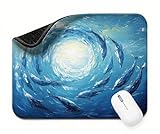 【IMPERMÉABLE À L'EAU ET À LA SALETÉ FACILE À NETTOYER】: la surface facile à laver peut effacer toute saleté ou débris. Plus besoin de s'inquiéter des déversements accidentels de boissons et des restes de nourriture. Le joli tapis de souris a un bon effet de couleur de verrouillage et le nettoyage répété ne se décolore pas. Idéal pour les joueurs, les minimalistes ou toute personne utilisant une petite souris