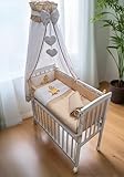 Beistellbett Baby 90x40 cm mit Matratze und 8-teiligem Bettwäscheset – höhenverstellbar, absenkbar, mit Rollen – Giraffe Beige – aus Holz – Komplettset