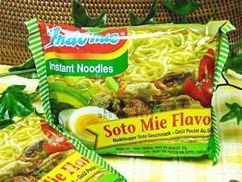 Amazon.co.jp: インドミー ソト味 （チキンスープ味） 即席 ラーメン