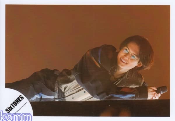 Amazon.co.jp: Six TONES 公式 生 写真（松村北斗）ST00965 : おもちゃ
