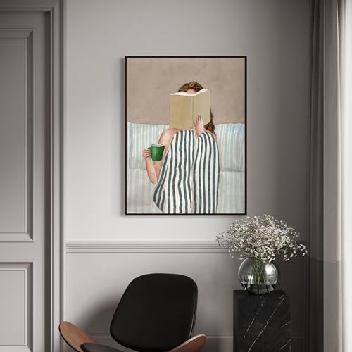 Toile aquarelle de femme lisant pour habiller un mur vide sans effort