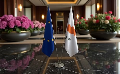 Drapeau Chypre et Union Européenne officiel : ensemble protocolaire prestige pour ambassade