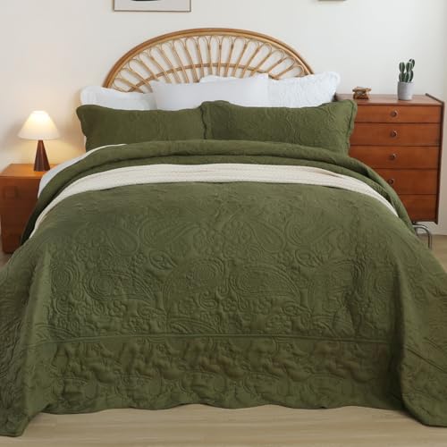 Image of EVENHUG Oversized King Quilt California King Size Lightweight Bedding Set Reversible Bedspread Coverlets for All Seasons 3 Piece (Olive Green 120 inchx120 inch)