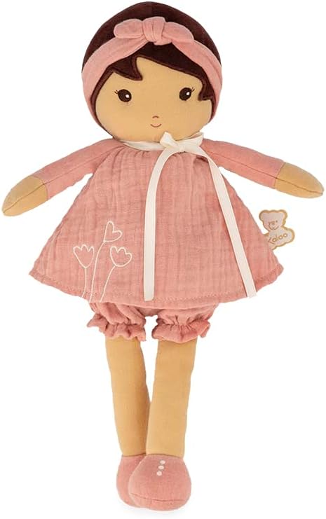 KALOO - Tendresse, Mi Muñeca de Tela Amandine, Muñeca de Trapo 32 cm, Vestido Rosa de Muselina, Piel Bronceada, Bonita Caja de Regalo y Cinta Personalizable, Desde el Nacimiento, K200005