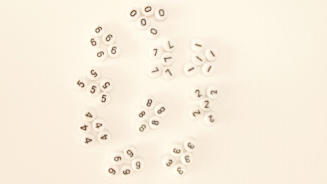 Lot De 50 Perles Numéros Rondes Plates Noir Et Blanc 7x4 Mm - Création Bijoux - Neuf