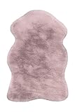 Qiyano Hochflor Teppich Rosa Fell-Form für Wohnzimmer aus Kunstfell weich Flauschteppich Fellimitat Flauschiger Soft Shaggy, Fellteppich (Imitat) Farbe: Rosa, Größe: 60 x 90 cm Sheepskin
