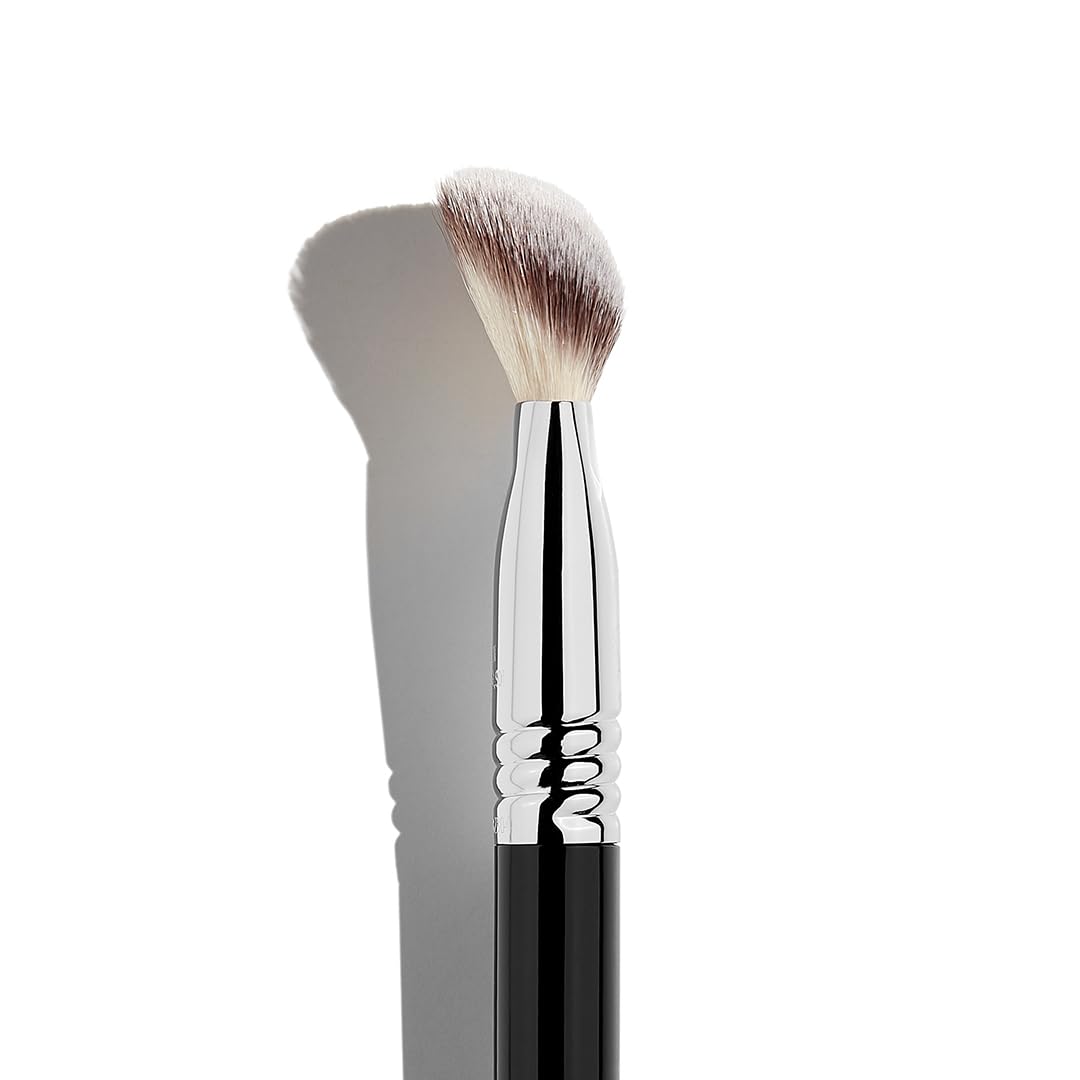 Sigma Beauty F08 Precision Powder Brush - Image 4