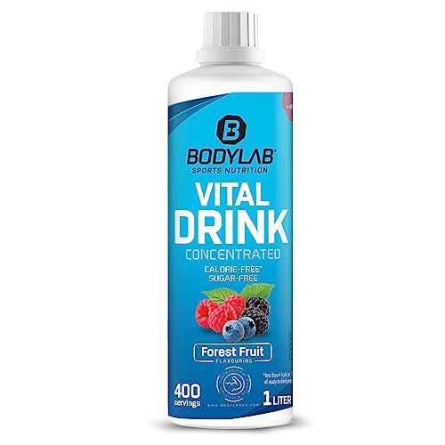 Bodylab24 Vital Drink Concentrated Waldfrucht 1000ml, Getränkekonzentrat zuckerfrei, Zero Sirup, mit Vitaminen und L-Carnitin, Sportgetränk mit wenig Kalorien Bodylab24 Vital Drink Concentrated Waldfrucht 1000ml, Getränkekonzentrat zuckerfrei, Zero Sirup, mit Vitaminen und L-Carnitin, Sportgetränk mit wenig Kalorien
