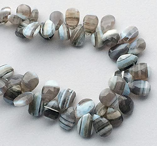 Perles opale boulder taillées en poire pour créer un collier personnalisé à offrir