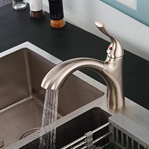 Robinet de cuisine extractible pour préparer vos repas en famille avec fluidité