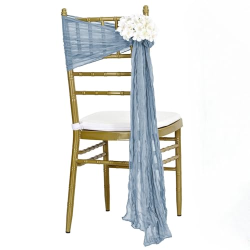 Écharpes de chaise en étamine pour sublimer une décoration de mariage terne