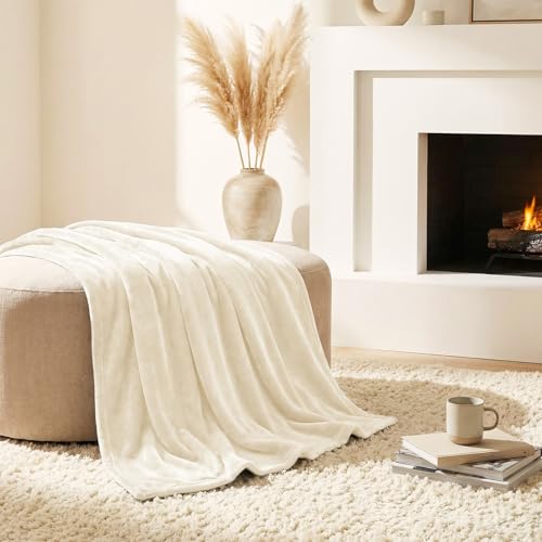 CozyLux Kuscheldecke Flauschig Decke Klein - Flanell Sofa Decke 130 x 150, Weiche Fleecedecke für Couch, Warme Wohndecke für 4 Jahreszeiten, Leicht Sofa Überwurf, Blanket 130x150 cm, Creme