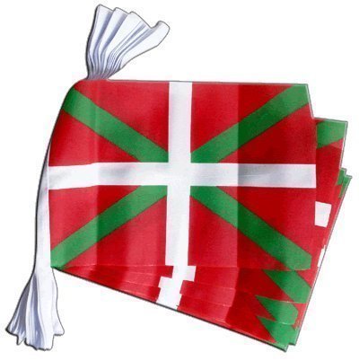 Guirlande Drapeau Pays Basque 5,9 m Digni pour embellir un grand espace
