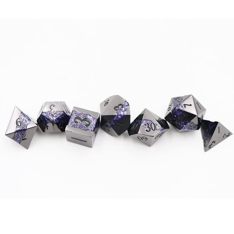 World of Dice - Lavastream-Serie - 7-teiliges Premium-Würfelset mit Glitzerndem Lavastrom-Design, ideal für DND, DSA, Pathfinder, Cthulhu, Shadowrun und viele weitere (Black & Purple)