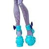 Monster High Fearbook Twyla-set med docka och tillbehör på spelklubbstema, med collegejacka, årsbok, brädspel och kakor, HXW31 #4