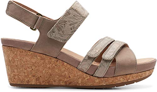 Clarks Women's Un Capri Walk Wedge Sandal2
