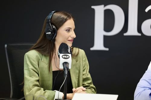 Falleras Mayores de Valencia Estela Arlandis y Marina Garc&iacute;a Visitan 'El Casal' para Compartir su Emoci&oacute;n
