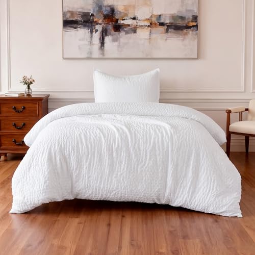 Image of Amazon Basics Duvet Cover Set with Jacquard Geometric Pattern, 2-Piece with 1 Duvet Cover and 1 Pillow Sham, Comforter Not Included, Twin, White