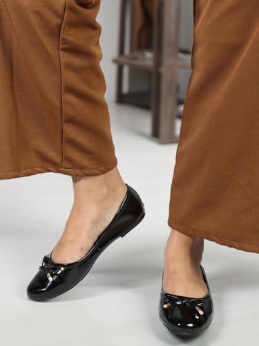 Image of Carlton London Women's Round Toe Bow Detail Ballerinas