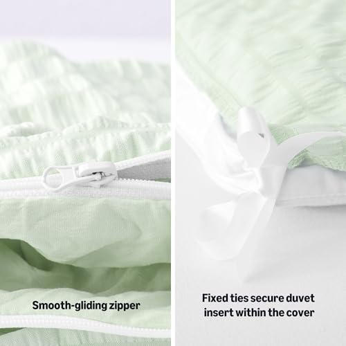 Image of Amazon Basics Duvet Cover Set with Jacquard Geometric Pattern, 3-Piece with 1 Duvet Cover and 2 Pillow Shams, Comforter Not Included, California King, Aloe Green