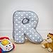 Cuscino a forma di lettera R | Lettera R | Cuscino decorativo per cameretta dei bambini, divano letto | Lettera | Iniziale personalizzabile | Stelle grigie | Regalo di nozze battesimo