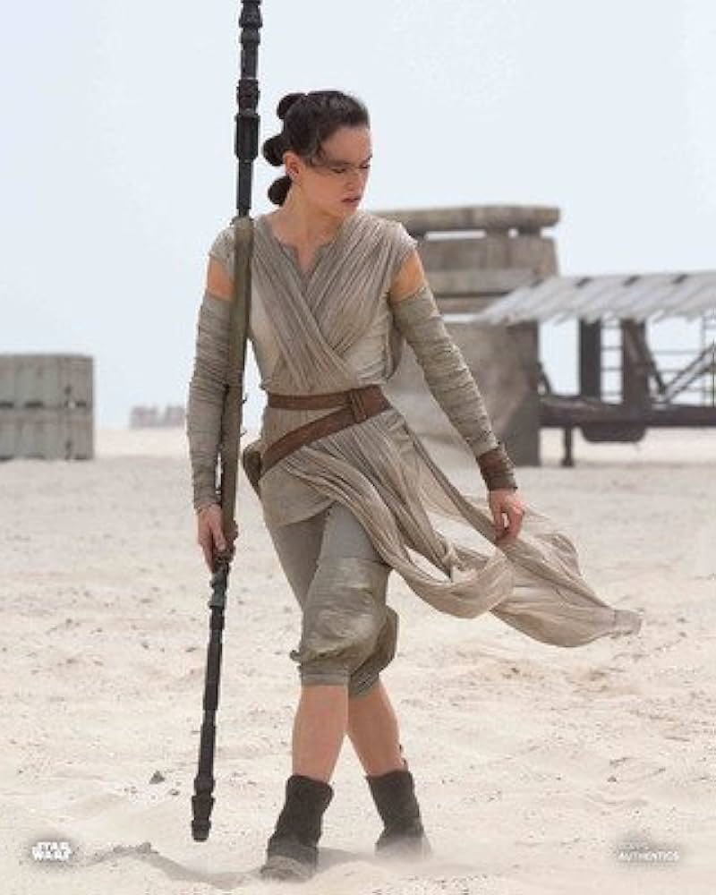 セール中…デイジー・リドリー直筆サイン入り2Lサイズ写真…スター