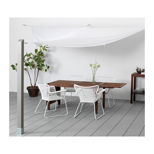 Voile d'ombrage triangle DYNING blanche pour repas en terrasse